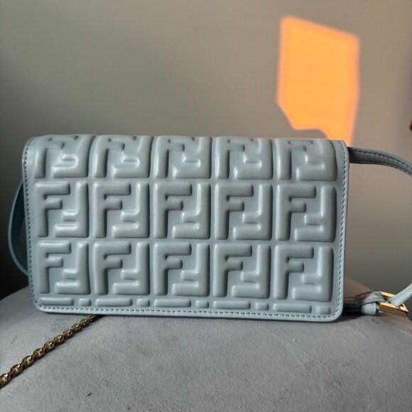 Fendi -Logo Embossed Shoulder Bag - Picture 3 of 5